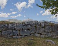 Muro perimetrale area templi lato est